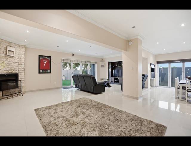 5 BEDROOM HOUSE FOR SALE IN PARKLANDS